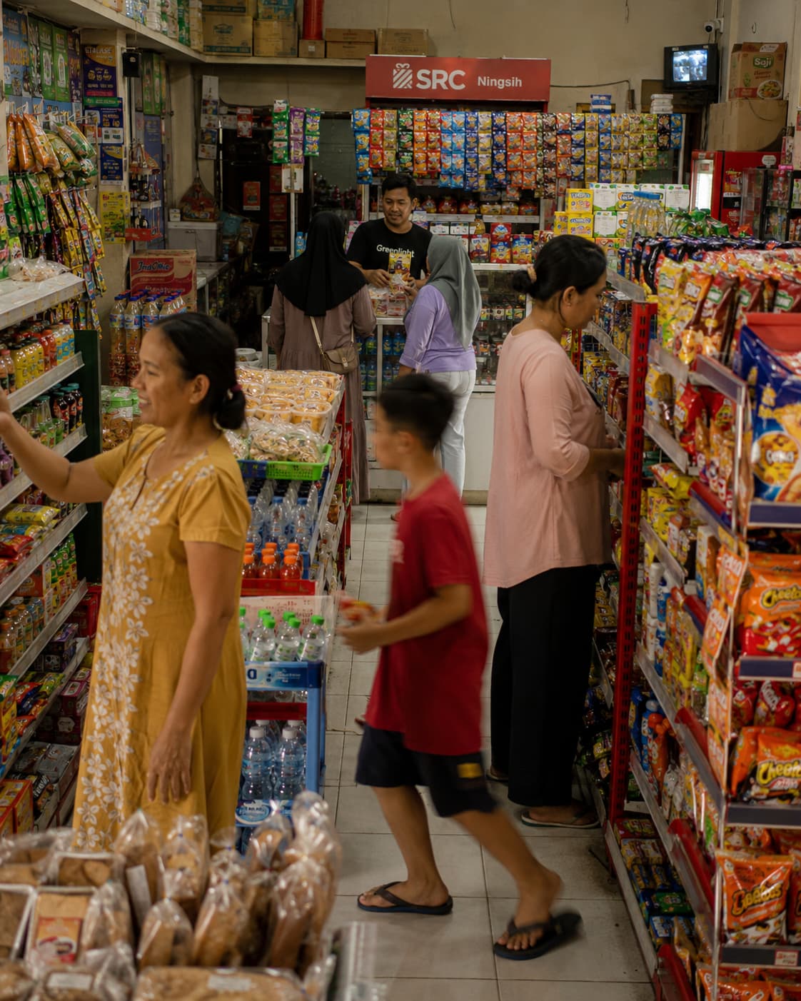 Suasana toko ramai pembeli